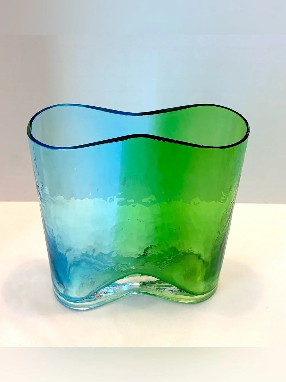 Vintage Southern Living at Home blown art glass wave infinity vase